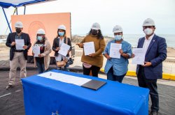 Gobierno Regional junto a Aguas Antofagasta firman convenio para el acceso de agua potable a dos macrocampamentos de la ciudad