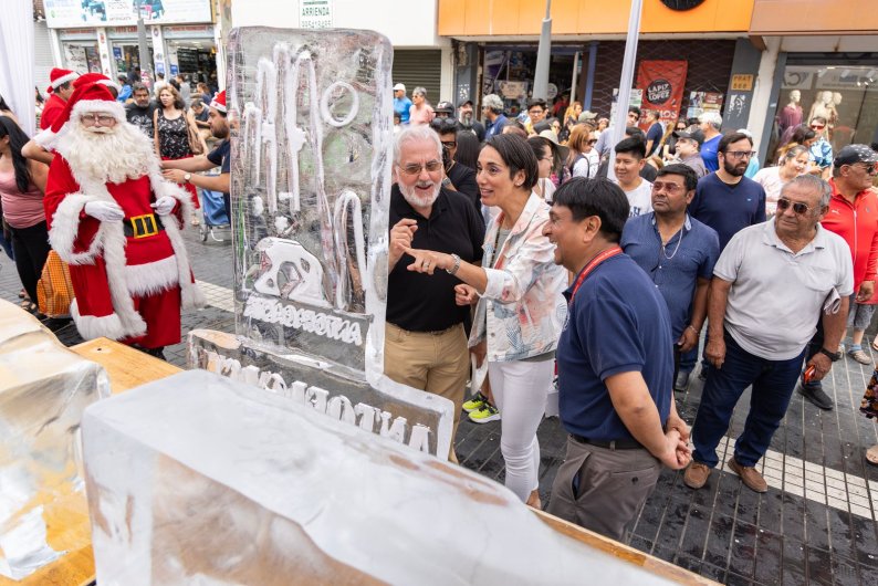 Gobierno Regional de Antofagasta presenta esculturas de hielo en centro de la ciudad Gobierno Regional de Antofagasta presenta esculturas de hielo en centro de la ciudad