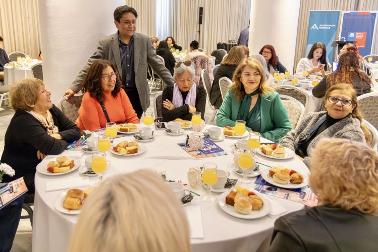 Gobierno regional junto a la seremi de Gobierno celebran la destacada labor de las y los dirigentes sociales de la región