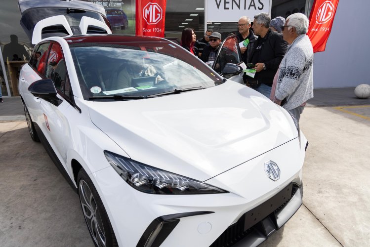 GORE Antofagasta, Ministerio de Energía y AgenciaSE realizaron exitoso test drive de vehículos disponibles de Auto Summit para la región