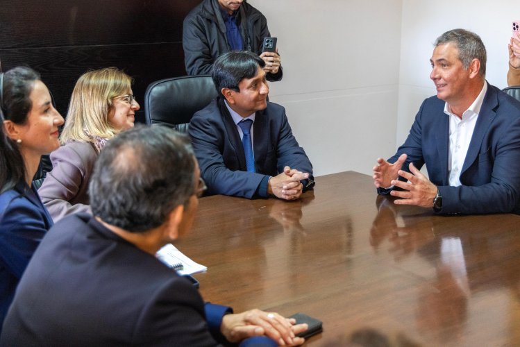 GORE Antofagasta recibió a delegación de la provincia de La Rioja que busca intercambiar experiencias sobre energías renovables aplicadas en la región