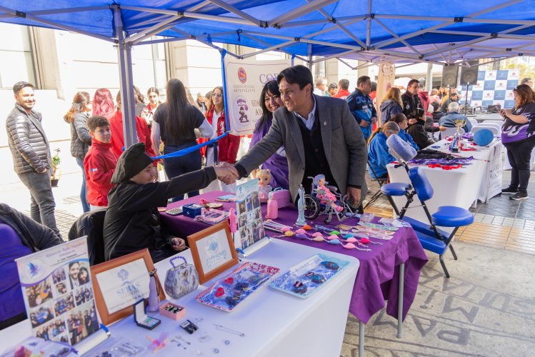 Más de $7 mil millones: Con masiva feria ciudadana se distinguió a los ganadores de los concursos FNDR 8% 2024