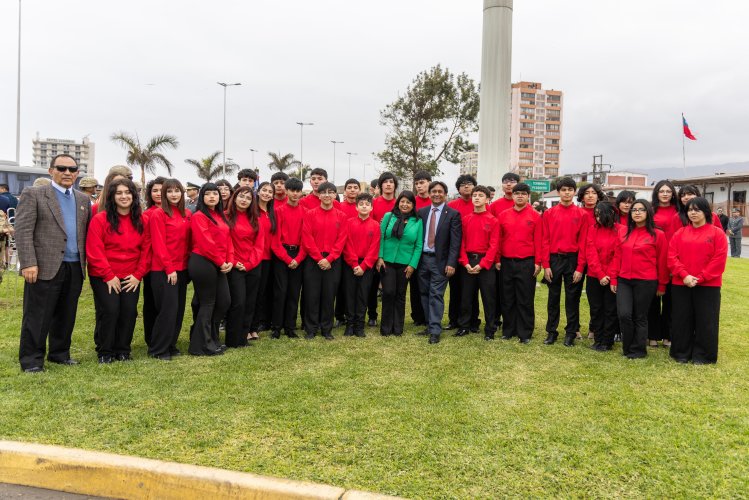 Después de cinco años: Hoy se realizó el izamiento de la bandera bicentenario tras gestiones del Gobierno Regional de Antofagasta