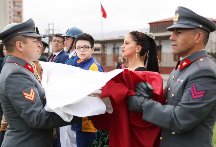 Después de cinco años: Hoy se realizó el izamiento de la bandera bicentenario tras gestiones del Gobierno Regional de Antofagasta