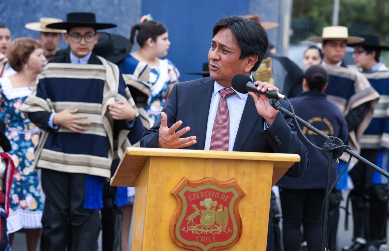 Después de cinco años: Hoy se realizó el izamiento de la bandera bicentenario tras gestiones del Gobierno Regional de Antofagasta