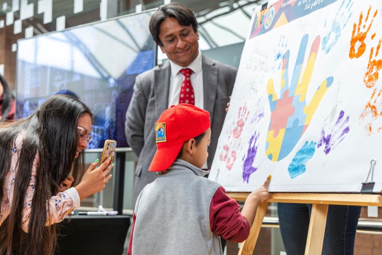 GORE Antofagasta: Familias neurodivergentes presentes en la ceremonia de adquisición del primer Centro Integral NANEAS de Antofagasta