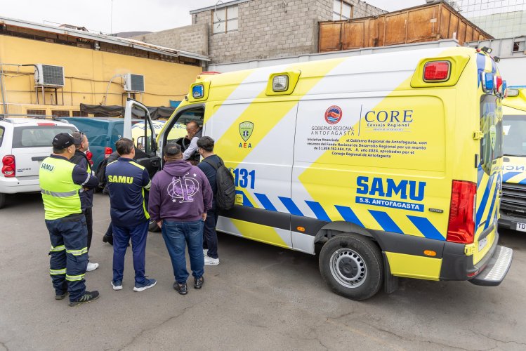 Gobernador Regional recibió ambulancias de avanzada que llegan a fortalecer labor regional del SAMU