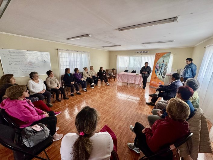 GORE concurso F.N.D.R 8%: Adultos mayores del club “Gracias a la Vida” recibieron lentes ópticos y atención geriátrica