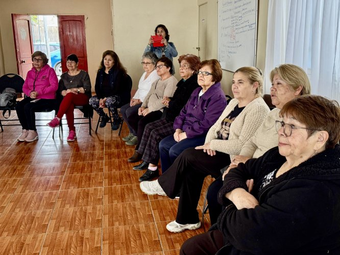 GORE concurso F.N.D.R 8%: Adultos mayores del club “Gracias a la Vida” recibieron lentes ópticos y atención geriátrica