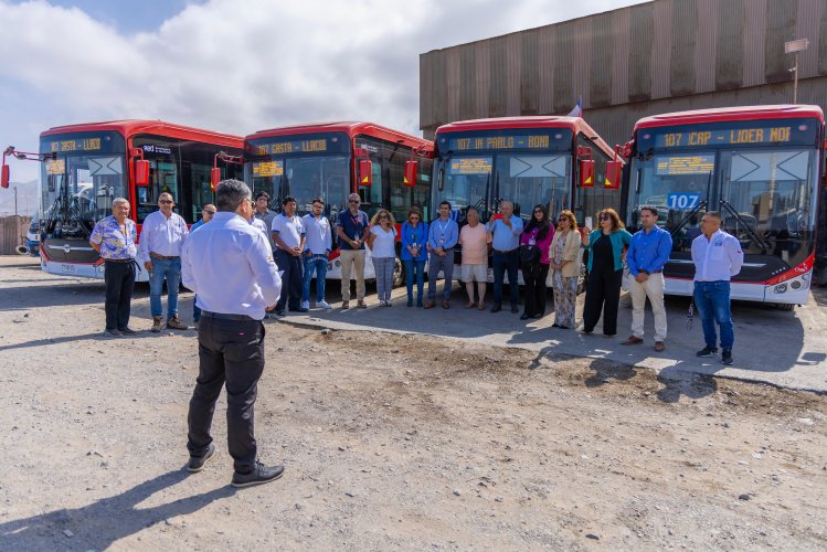 Electromovilidad: Línea 107 de Antofagasta recibió buses eléctricos gracias al programa “Renueva Tu Micro” subsidiado por el Gobierno Regional