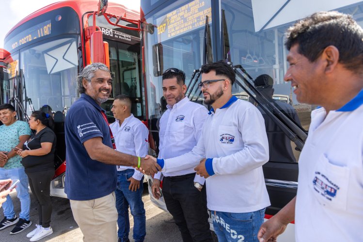 Electromovilidad: Línea 107 de Antofagasta recibió buses eléctricos gracias al programa “Renueva Tu Micro” subsidiado por el Gobierno Regional