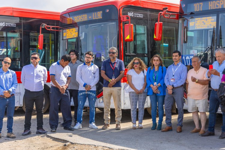 Electromovilidad: Línea 107 de Antofagasta recibió buses eléctricos gracias al programa “Renueva Tu Micro” subsidiado por el Gobierno Regional