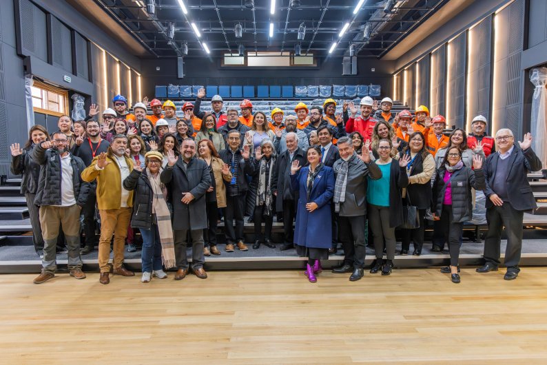 Gobernador Regional recorrió obras del proyecto “Restauración del Teatro Pedro de la Barra” en el marco del cumplimiento de los cuatro años de su gestión Gobernador Regional recorrió obras del proyecto “Restauración del Teatro Pedro de la Barra” en el marco del cumplimiento de los cuatro años de su gestión