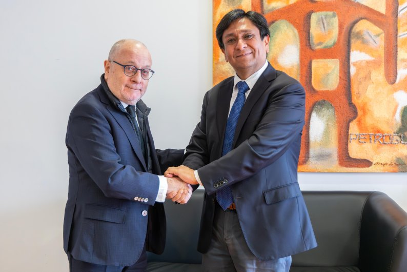 Embajador de Argentina en Chile: “Antofagasta es un faro referencial para las provincias del norte argentino para sacar su producción hacia los mercados más dinámicos como los del pacifico” Embajador de Argentina en Chile: “Antofagasta es un faro referencial para las provincias del norte argentino para sacar su producción hacia los mercados más dinámicos como los del pacifico”