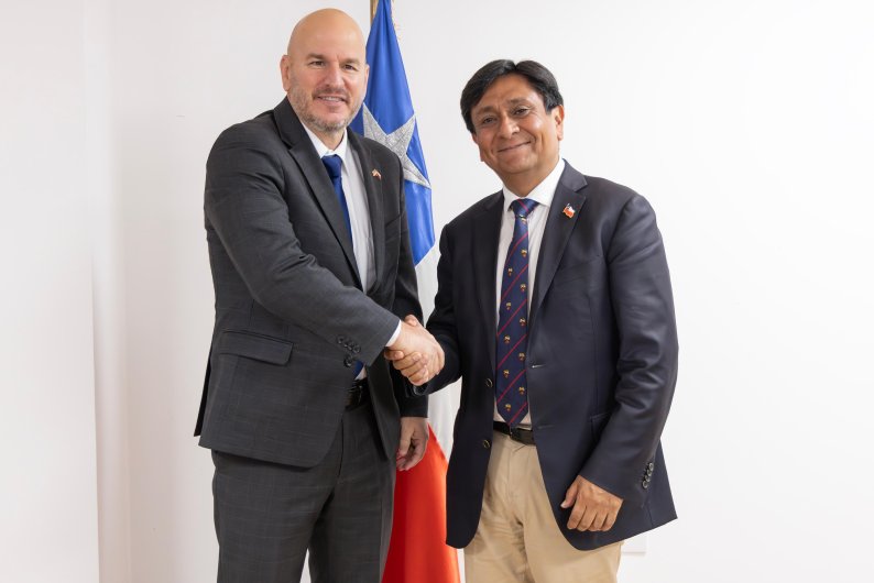 Embajador de USA en Chile y el Gobernador Regional buscan generar nuevos empleos para los jóvenes de la región