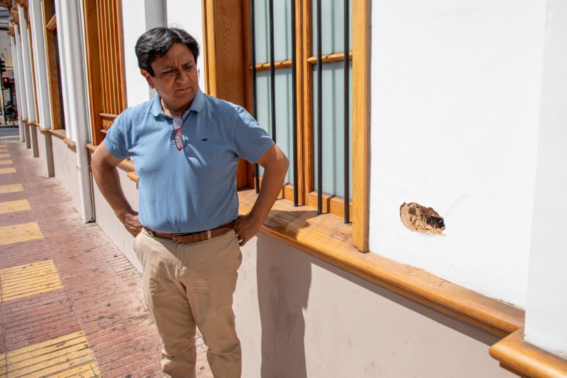 GOBERNADOR RICARDO DÍAZ DENUNCIARÁ ANTE LA PDI VANDALIZACIÓN DEL TEATRO PEDRO DE LA BARRA