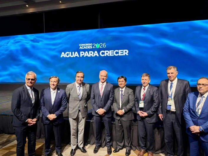 Gobernador tuvo una notoria participación en ACADES 2026 donde instó al nuevo gobierno a trabajar con cortesía y colaboración, además de valorar la contribución de la EMRA en la región