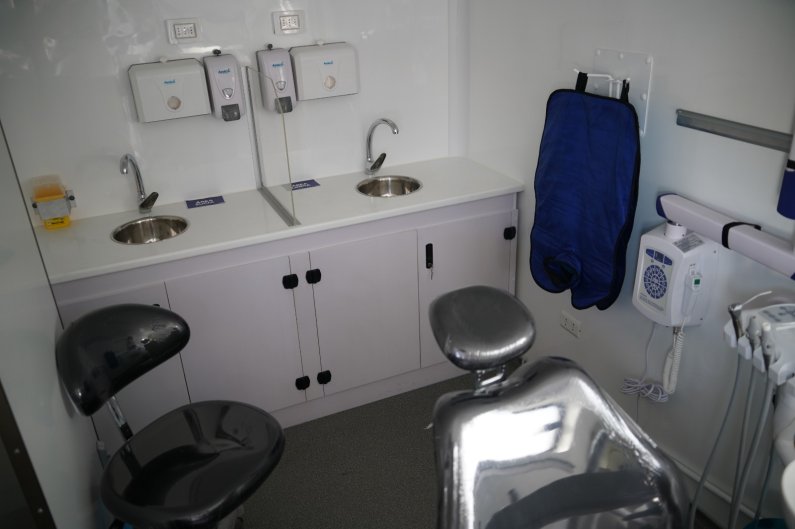 Financiamiento GORE: Universidad de Antofagasta recibió cuatro clínicas dentales móviles de última generación