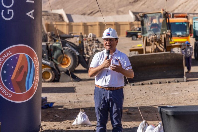 Programas Propio GORE: Parte limpieza y retiro de escombros en la quebrada La Cadena y Salar del Carmen