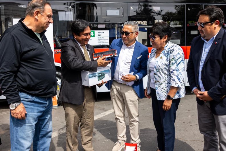 GORE- Electromovilidad: Gobernador Regional entregó buses eléctricos a la línea 114 de Antofagasta